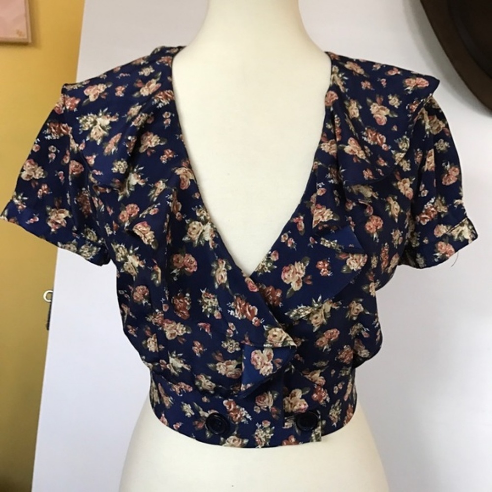Ruffle Collar Crop Top